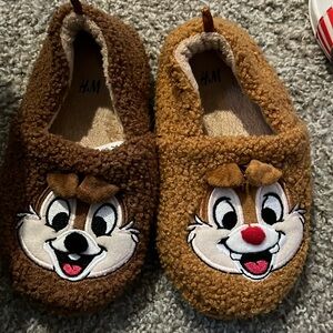 H & M kids slippers, size 12/13 US